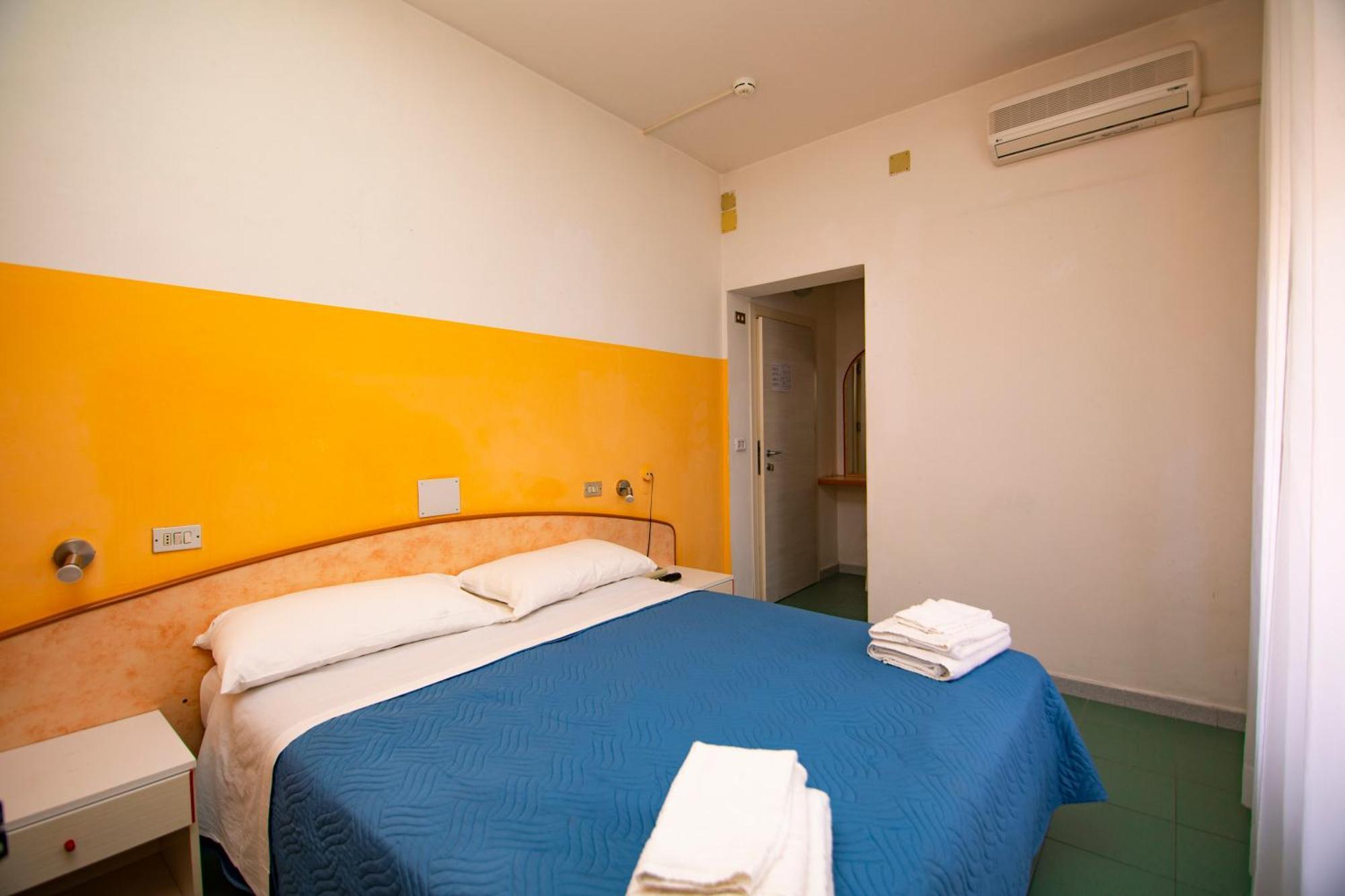 Hotel Montebello ריצ'יונה מראה חיצוני תמונה