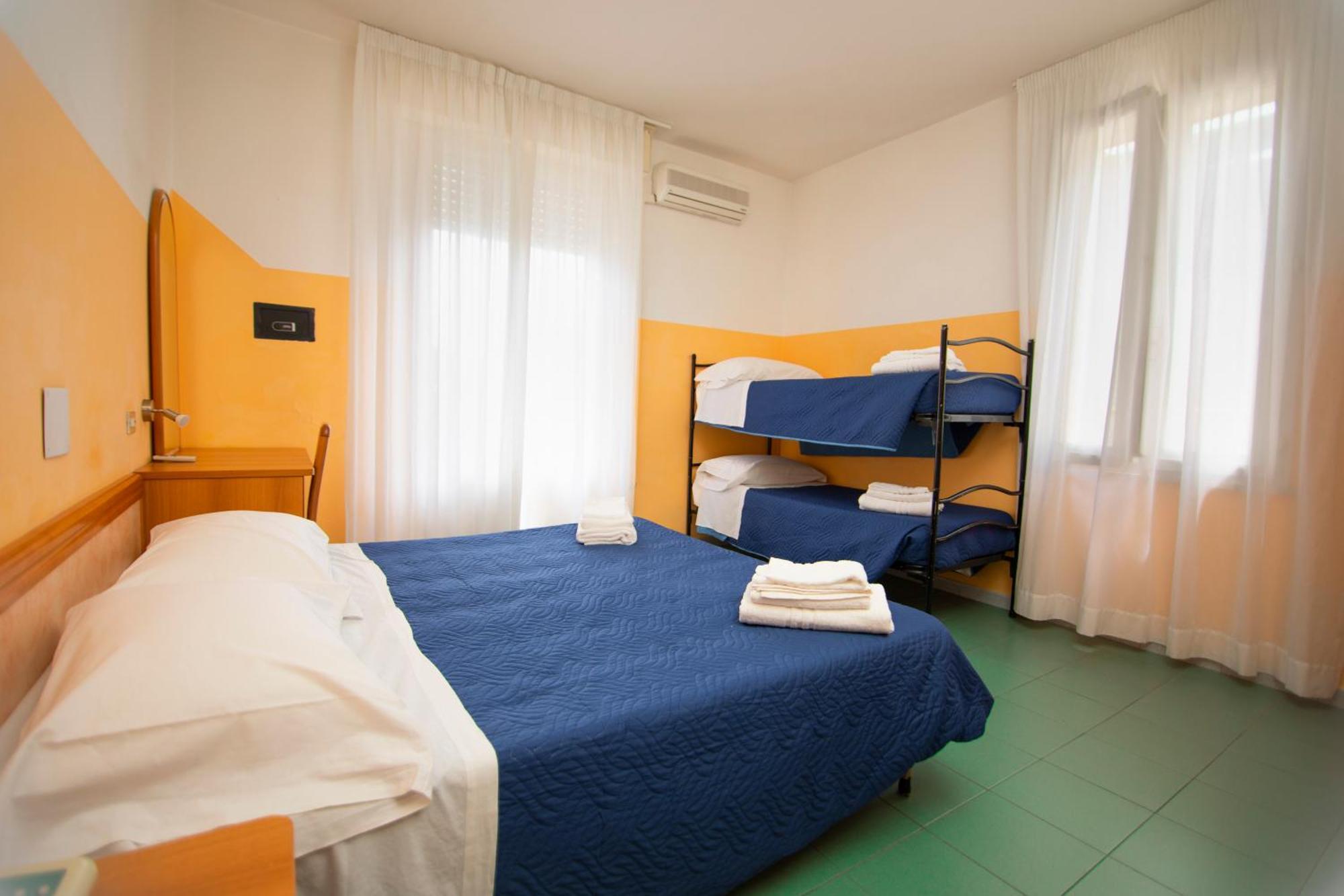 Hotel Montebello ריצ'יונה מראה חיצוני תמונה