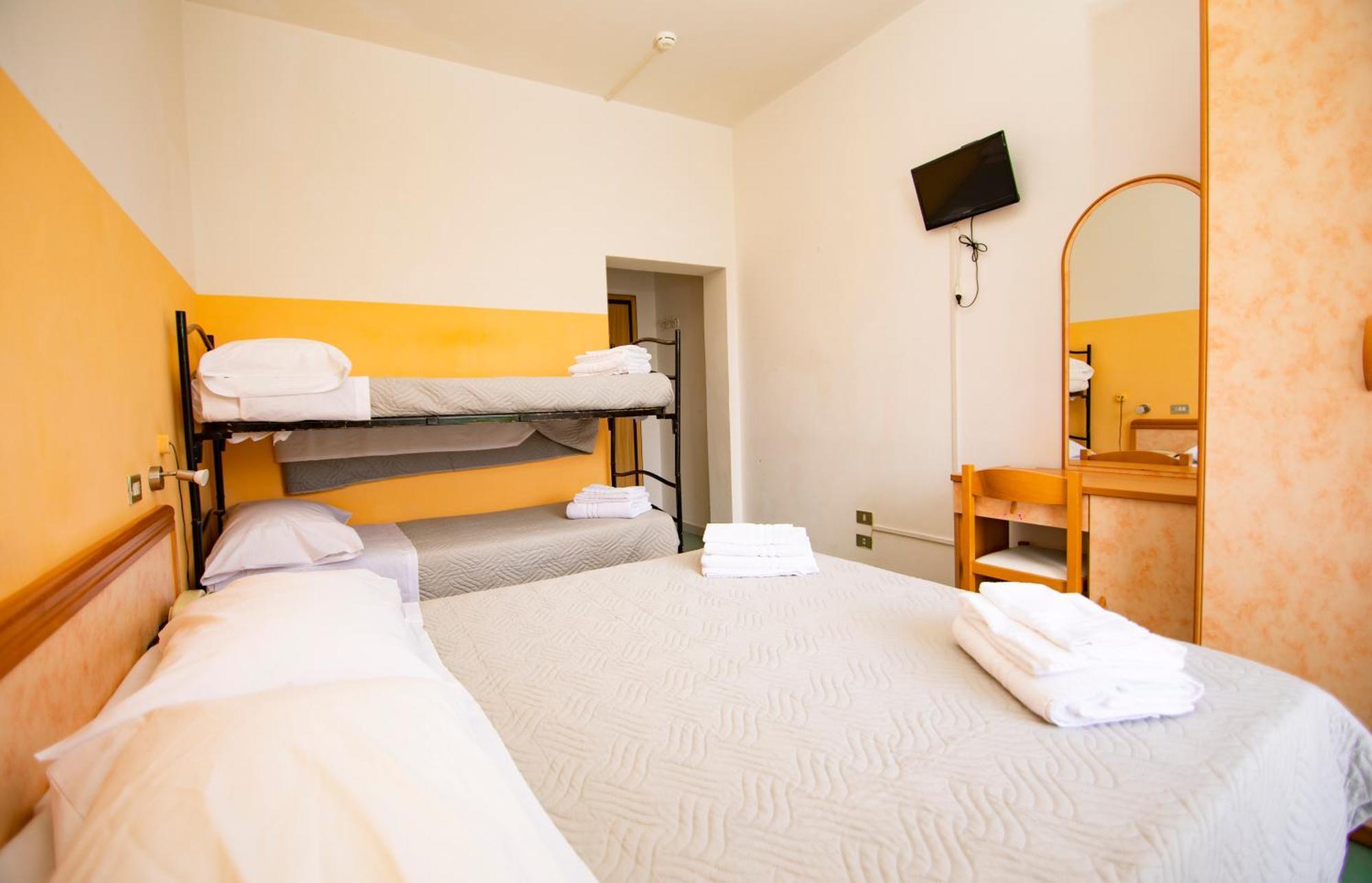 Hotel Montebello ריצ'יונה מראה חיצוני תמונה