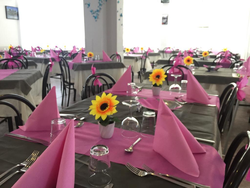 Hotel Montebello ריצ'יונה מראה חיצוני תמונה