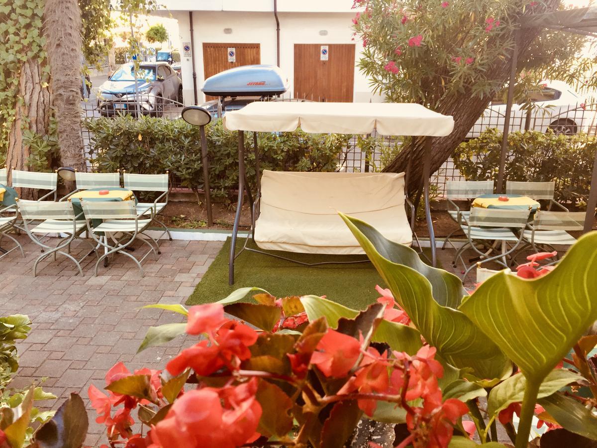 Hotel Montebello ריצ'יונה מראה חיצוני תמונה